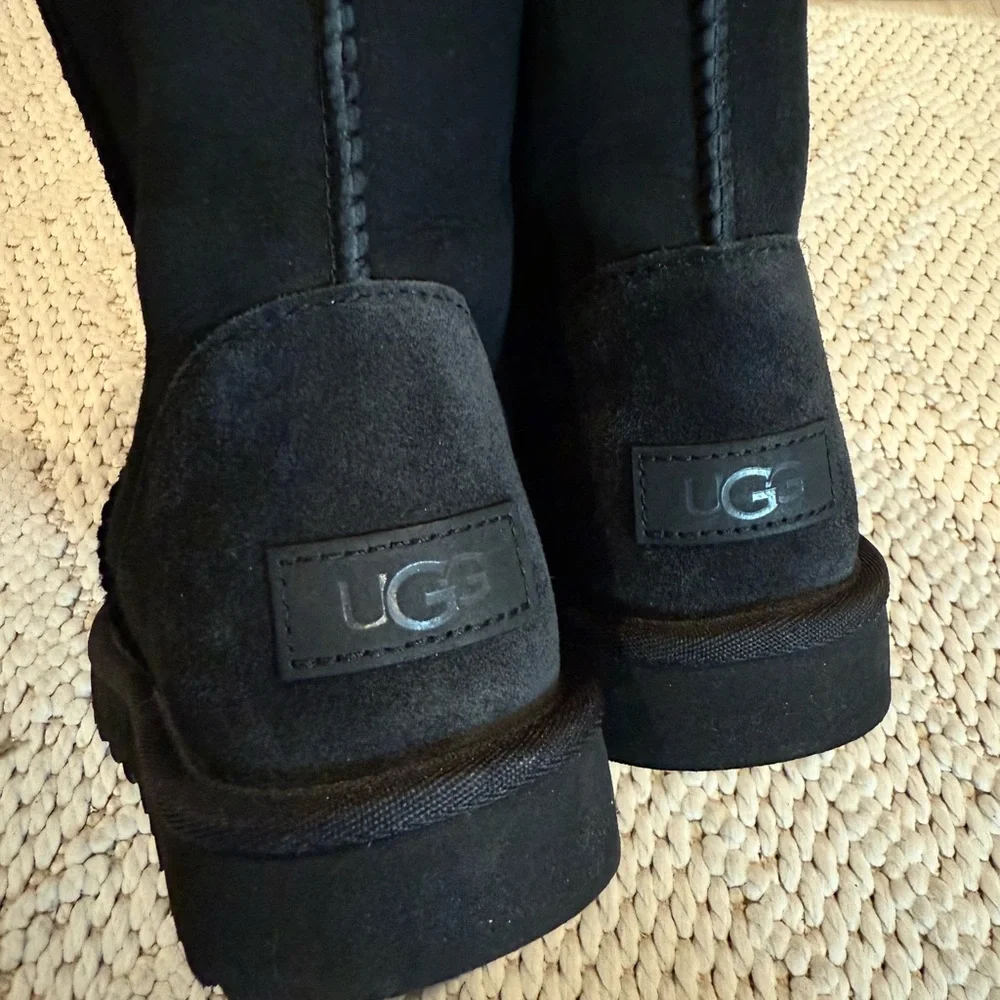 UGG Classic Black Suede Boots women’s size 8 NWOT - Picture 9 of 9
